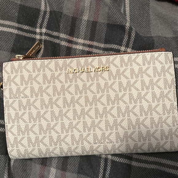 Michael Kors Jetset Wallet/Wristlet - Picture 5 of 5